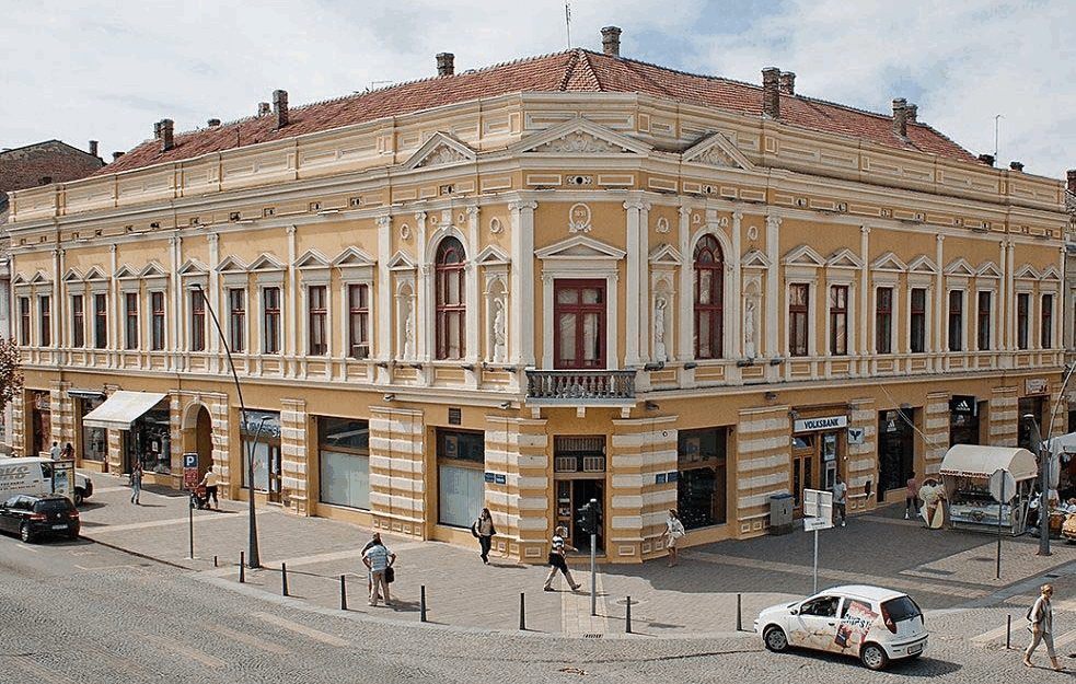 Pritisci na nastavnike u Šapcu: Pretnje otkazima, čitanje imena, inicijativa da se oduzmu licence…